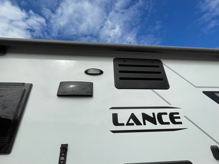 #2824-•-2022-lance-travel-trailer,-(has-new-mexico-title)-image-98