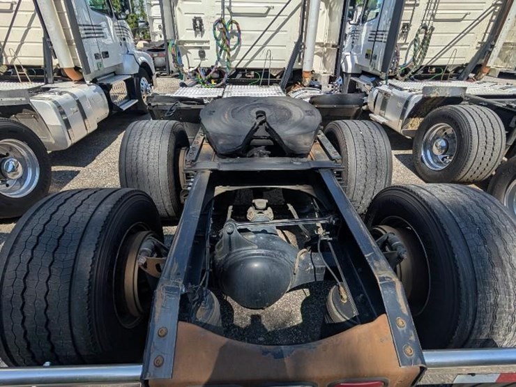 2018-volvo-10-image-12