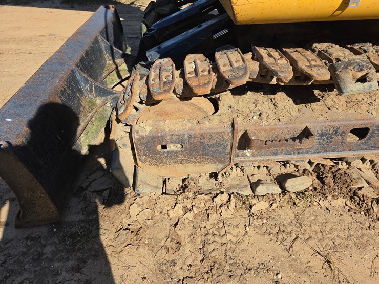 2011-deere-135d-image-36