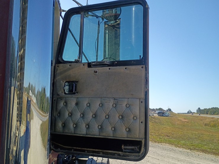 1984-kenworth-w900-image-53