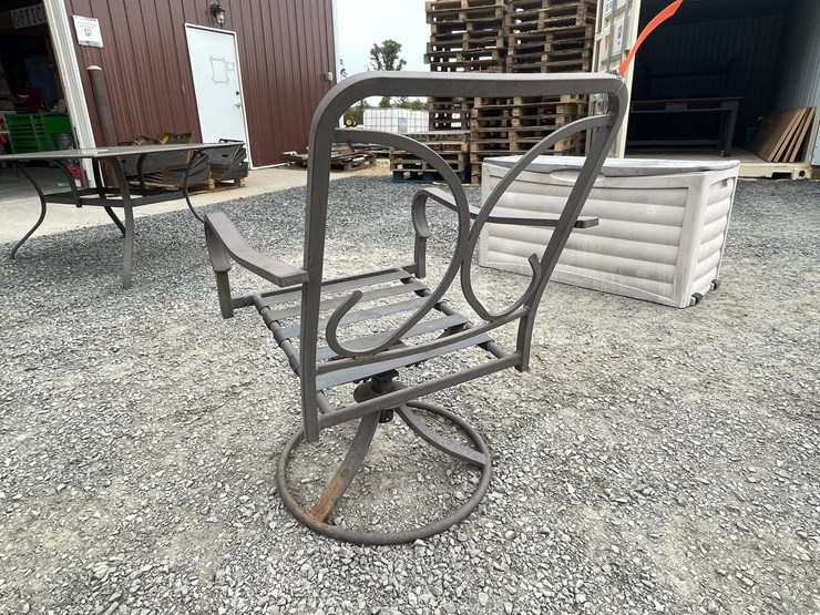 #3055-•-patio-table-and-chairs-image-18