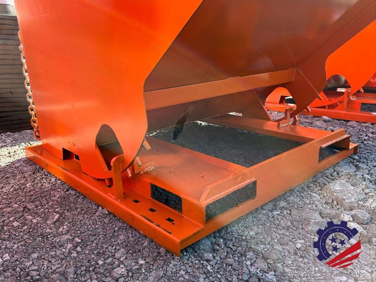 2.0-cy.-self-dumping-hopper-with-fork-pockets-image-6