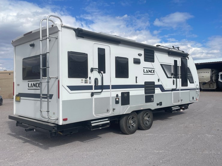 #2824-•-2022-lance-travel-trailer,-(has-new-mexico-title)-image-7