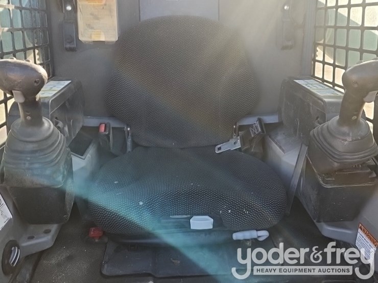 2021-bobcat-t870-image-35