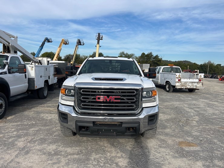 2018-gmc-3500-image-4