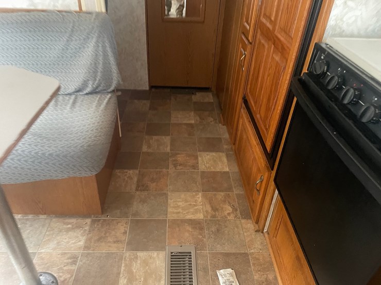 #1276-•-1998-jayco-eagle-304-camper-(has-mn-title)-image-84