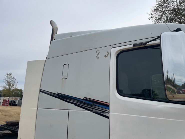 #101-•-2007-volvo-vnl-sleeper-semi-(has-wi-title)-image-18