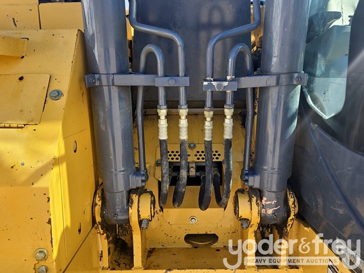 2015-deere-135g-image-12