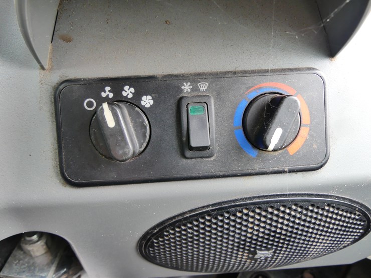 2021-bobcat-t740-image-15