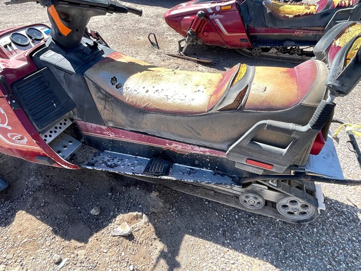 #2897-•-yamaha-venturo-snowmobile-image-12