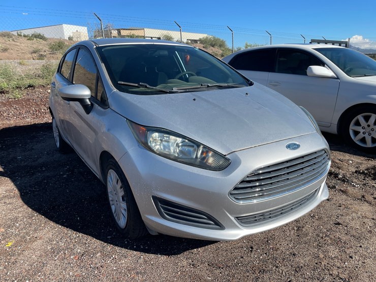 #2761-•-2016-ford-fiesta-passenger-car-(title-in-delay)-image-3