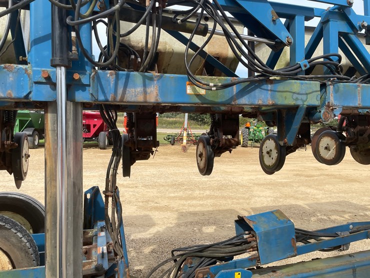 #1275-•-kinze-12'-corn-planter-image-41