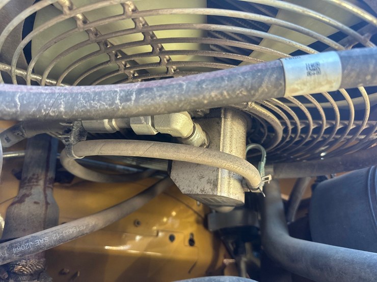 caterpillar-242d-image-32