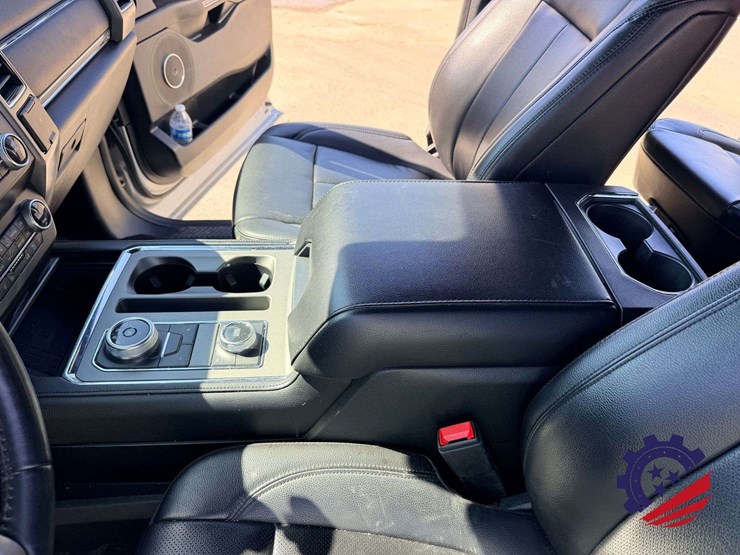 2021-ford-expedition-xlt-image-23