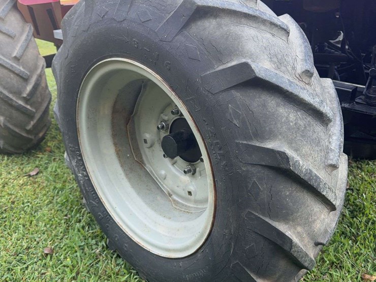 custom-case-4994-articulating-tractor-image-11
