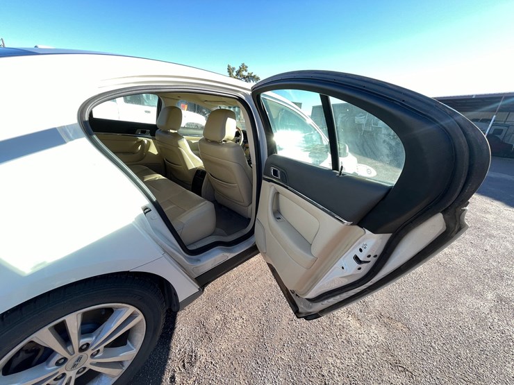 #2759-•-2010-lincoln-mks-(has-nm-title)-image-88