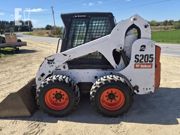 2010-bobcat-s205-image-5