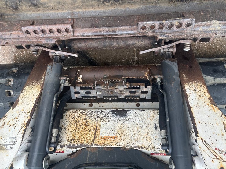 2015-bobcat-t770-image-50
