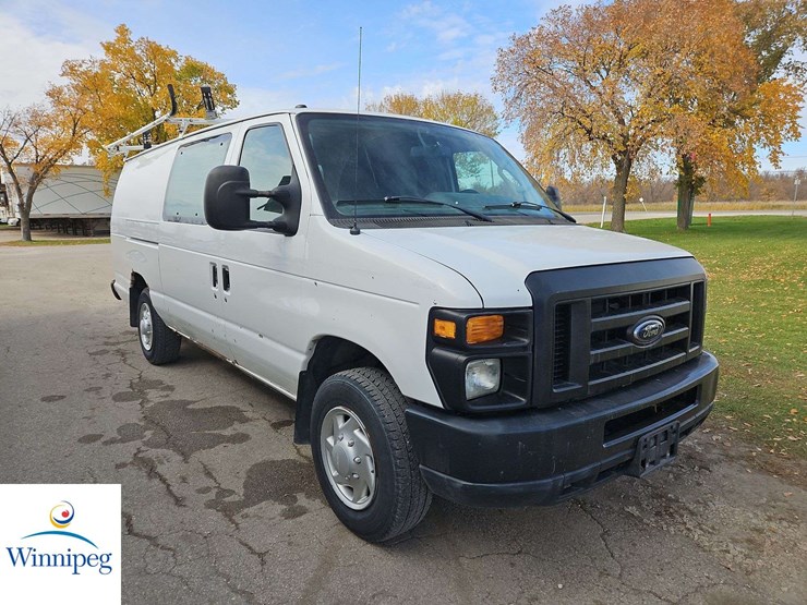 2011-ford-cargo-image-2