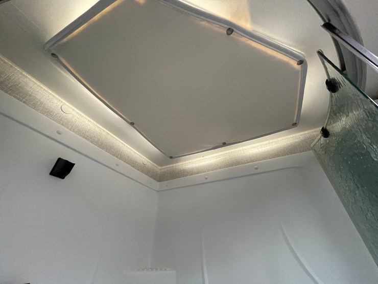 #2824-•-2022-lance-travel-trailer,-(has-new-mexico-title)-image-64