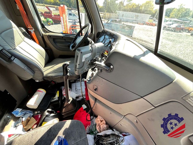 2017-freightliner-cascadia-t/a-truck-tractor-image-82