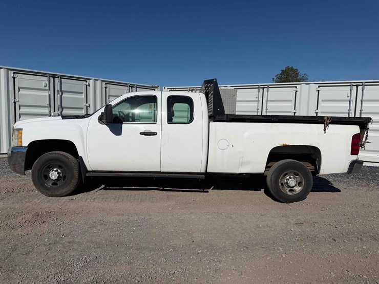 2008-chevy-silverado-pick-up-truck-image-2