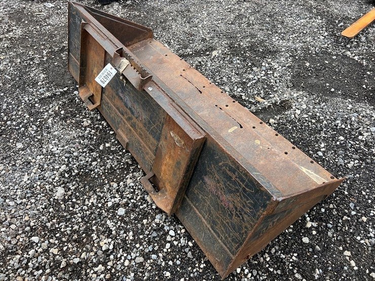 caterpillar-74”-skid-steer-bucket-image-3