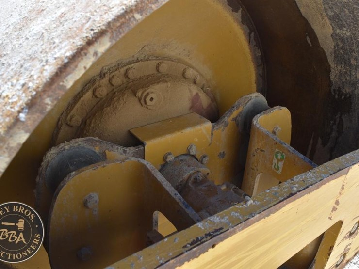 2009-caterpillar-cs56-image-25