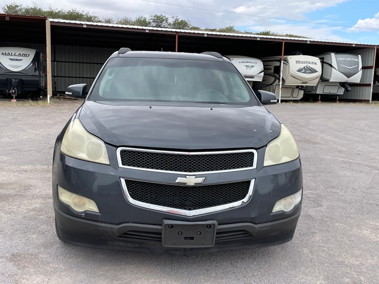 2010-chevrolet-traverse-image-2