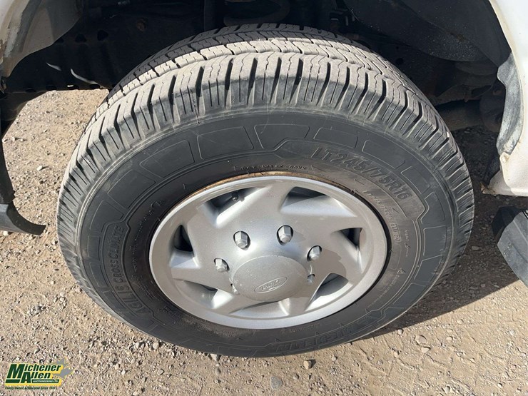2013-ford-cargo-image-9