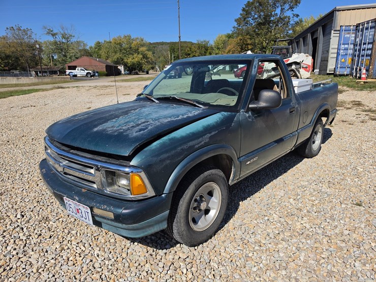 1996-chevrolet-s10-image-1