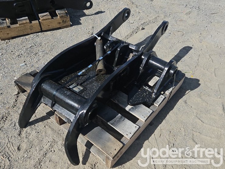 deere-135g-image-1