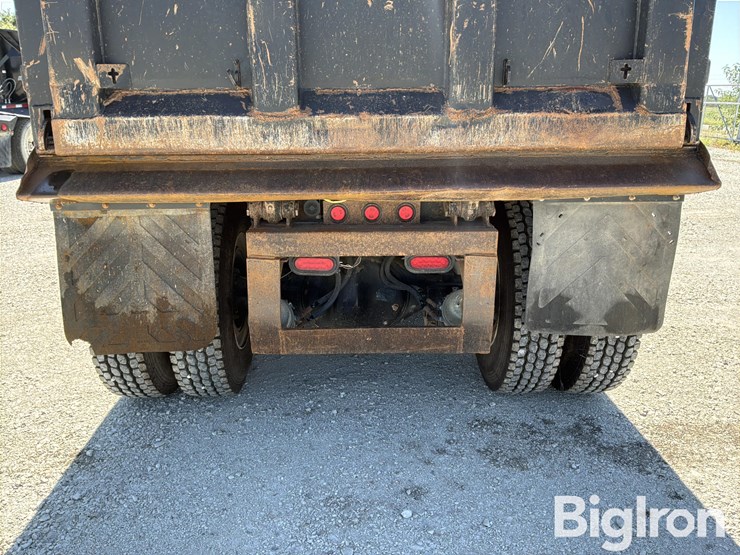 2007-peterbilt-335-image-17
