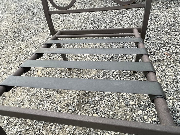#3055-•-patio-table-and-chairs-image-29