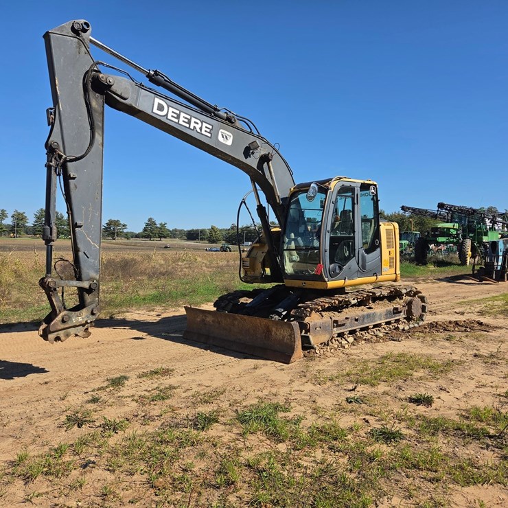 2011 DEERE 135D