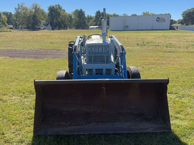 ford-tractor-image-2
