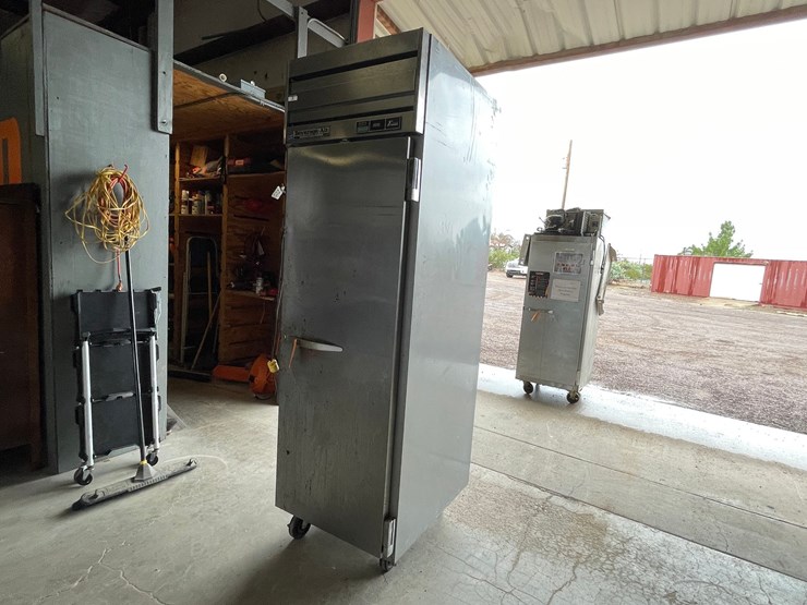 #4672-•-beverage-air-commercial-fridge-image-17