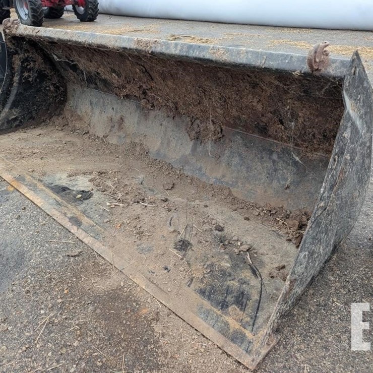 8' EURO MOUNT BUCKET