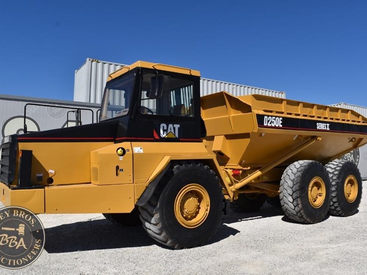 1997-caterpillar-d250e-ii-image-3