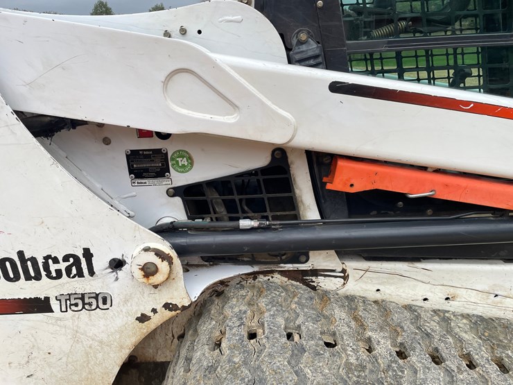 2015-bobcat-t550-image-11