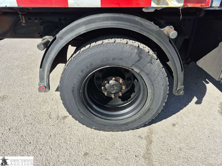 2018-freightliner-m2-106-image-25