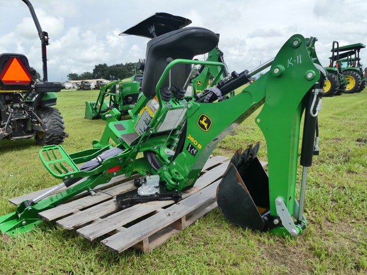 john-deere-260b-backhoe-attachment-image-2