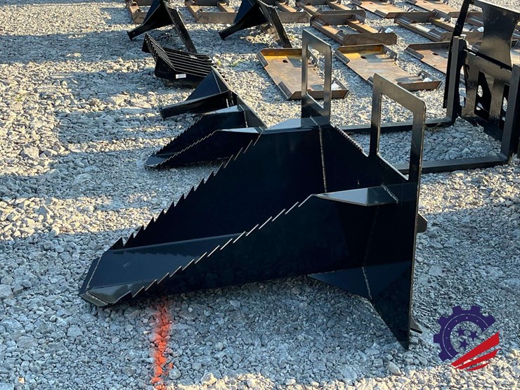40-in.-skid-steer-spade-bucket-attachment-image-2