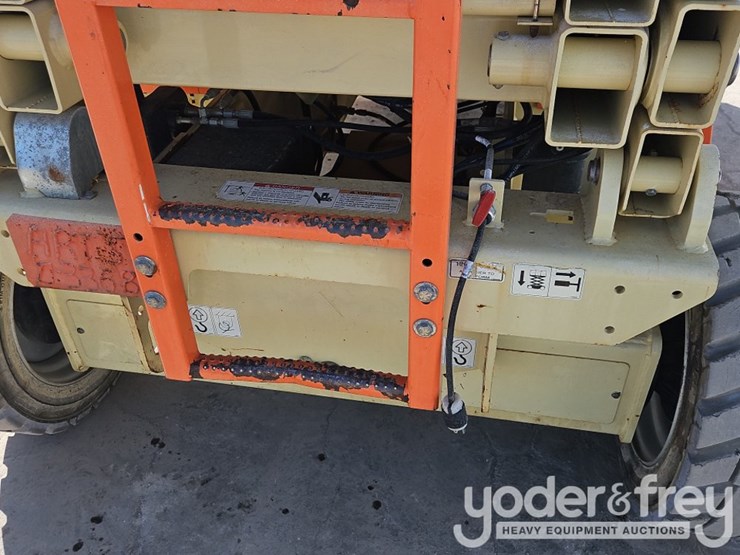 2015-jlg-4069le-image-11