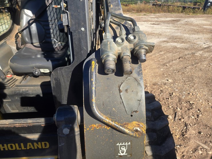 new-holland-l228-image-58