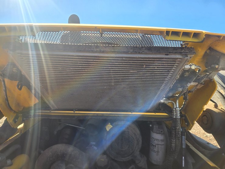 new-holland-l228-image-23