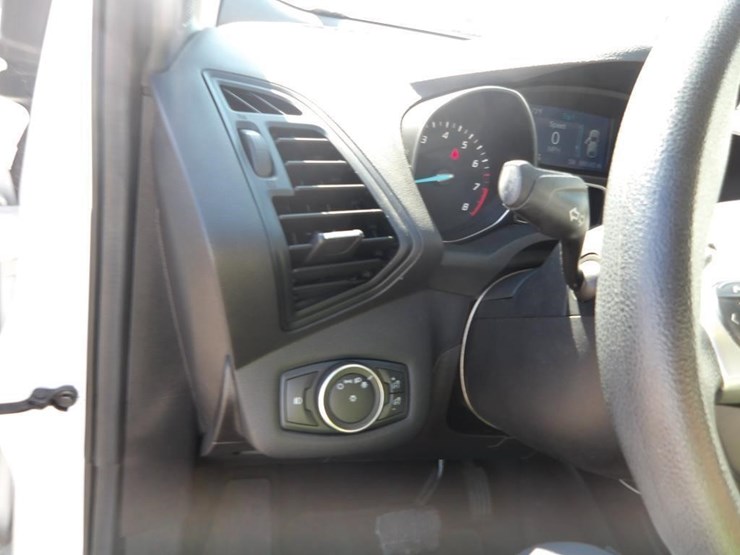 2015-ford-escape-se-image-19