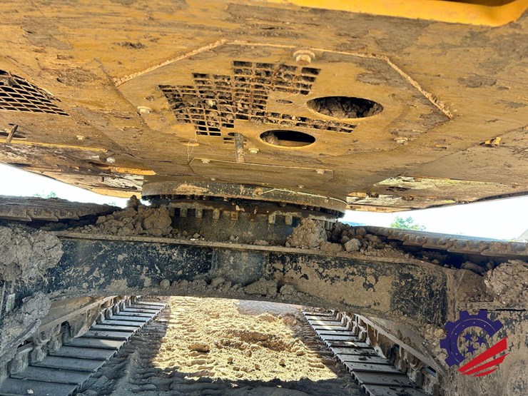2018-caterpillar-320-image-42