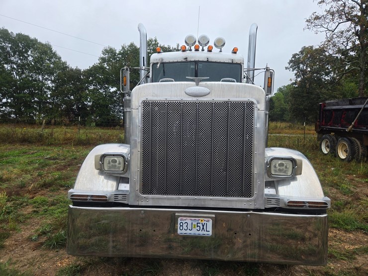 2000-peterbilt-379-image-18
