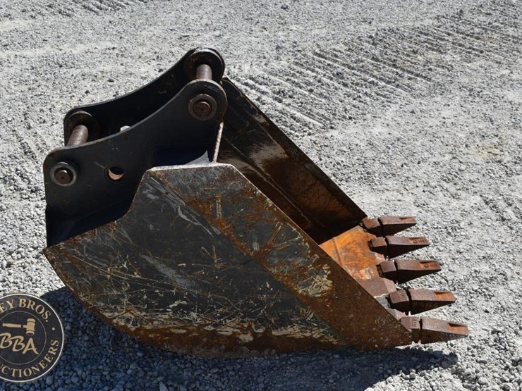 new-holland-b110c-image-6